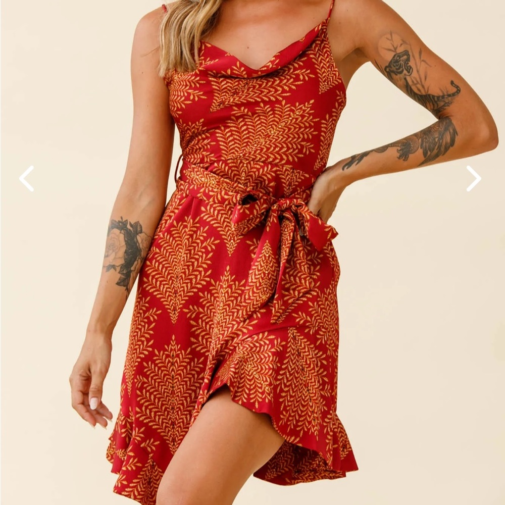 NWT Selfie Leslie On The Prowl Cowl Neck Asymmetrical Hem Dress Leaf Print Wine